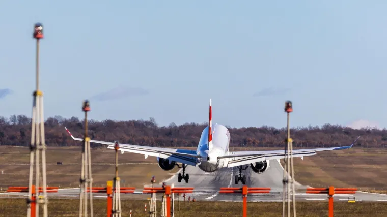 Panika u Dalmaciji: Avion slijetao, netko ispalio signalnu raketu!