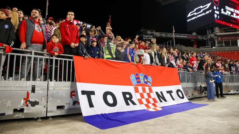 Toronto u crveno-bijelom: Stotine Hrvata slavilo s hrvatskim reprezentativcem