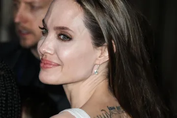 Ovo su najupečatljivije tetovaže Angeline Jolie: Od budističkih mantri do latinskih izreka