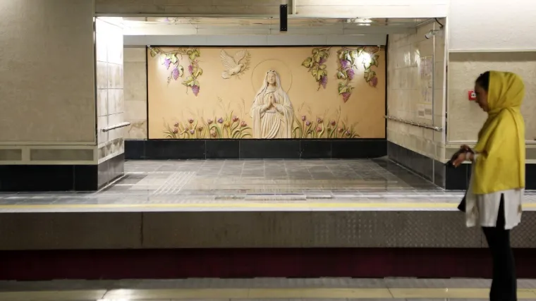 Nova stanica metroa u Iranu izazvala šok i divljenje: Golubica, maslina i Djevica Marija