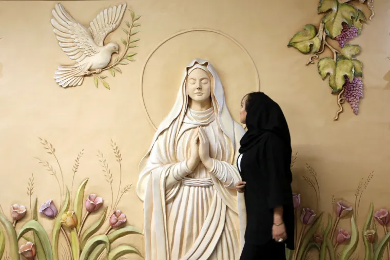 Nova stanica metroa u Iranu izazvala šok i divljenje: Golubica, maslina i Djevica Marija