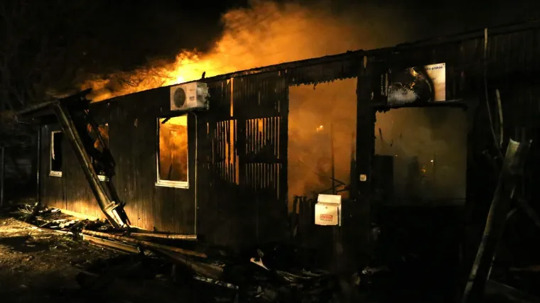 Buknula zgrada u noći, vatrogasci našli užasan prizor: Još ne znaju tko je to