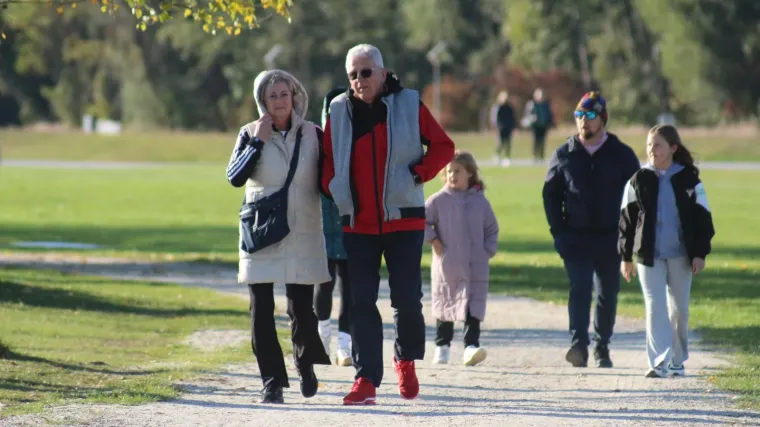 Vedra atmosfera uz Dravu: Pogledajte tko je sve uživao u šetnji Marinom Prelog