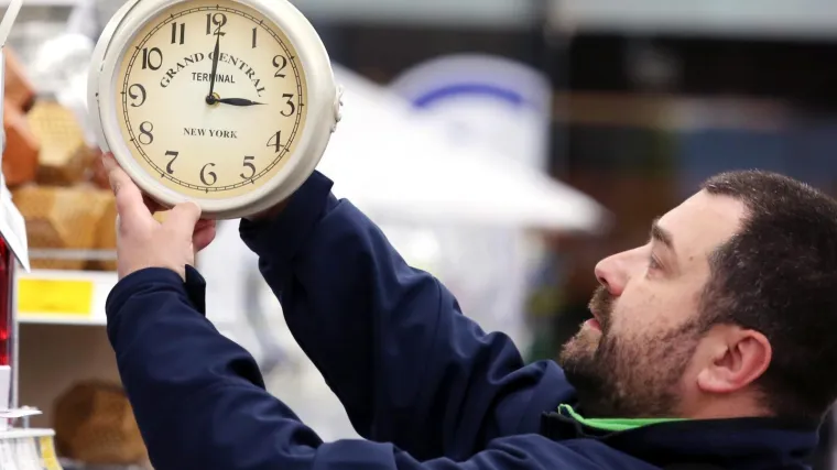 Treba li ukinuti pomicanje sata i zašto?