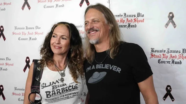 Procurili novi detalji tragične smrti poznatog pjevača: 'Avion se počeo prevrtati'