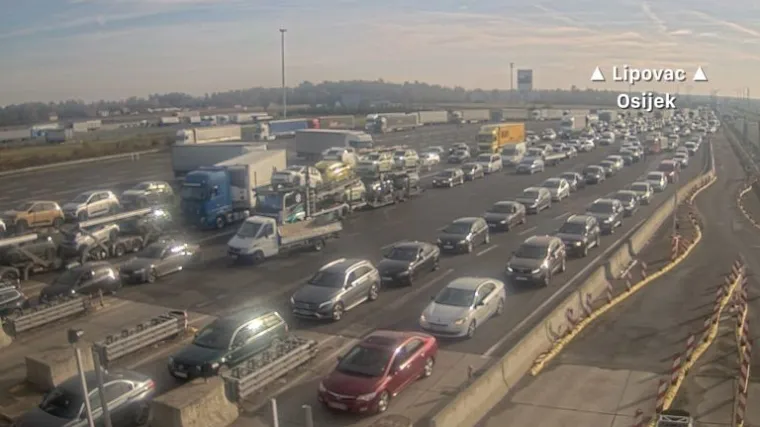 Sudarili se automobil i kamion: Četvero ozlijeđenih, kolone i kaos na ulazu u Zagreb