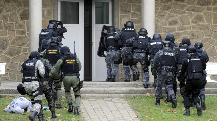 Interventna policija upala u &scaron;kolu i isprepadala djecu, ispostavilo se da je pogrije&scaron;ila zgradu