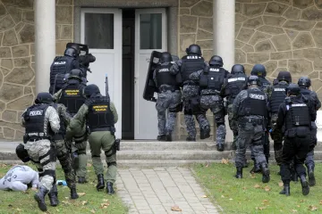 Interventna policija upala u školu i isprepadala djecu, ispostavilo se da je pogriješila zgradu