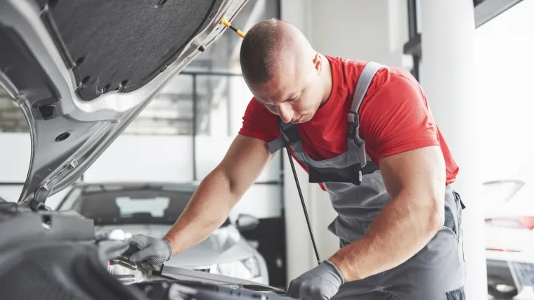 Popularni automehaničar upozorava: 'Nikada nemojte na ovaj način prati automobil'