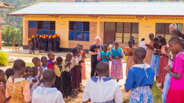 Kako s 13 eura promijeniti nečiji život? Sve funkcionira po principu kumstva...