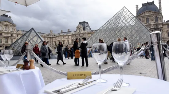 Pljačka stoljeća postala senzacija na društvenim mrežama: 'Idem u Louvre, što ti treba?'