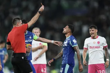 Pogledajte nezapamćeni show slovenskog suca: Isključio igrača zbog simuliranja