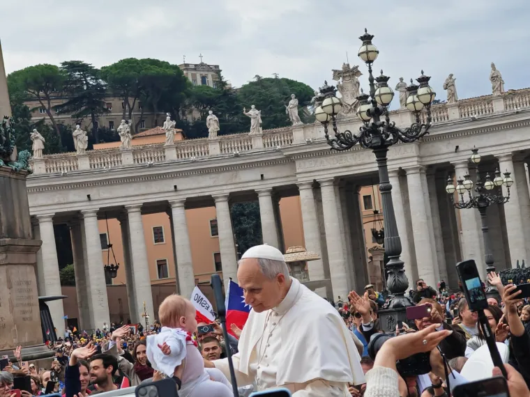 Papa među gomilom blagoslovio četveromjesečnu bebu iz Hrvatske: 'Ovo je pravo čudo'