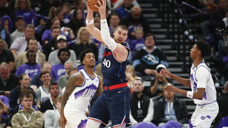 Zubac briljirao u teškom stradanju svoje ekipe, primili nestvaran broj poena u prvom poluvremenu