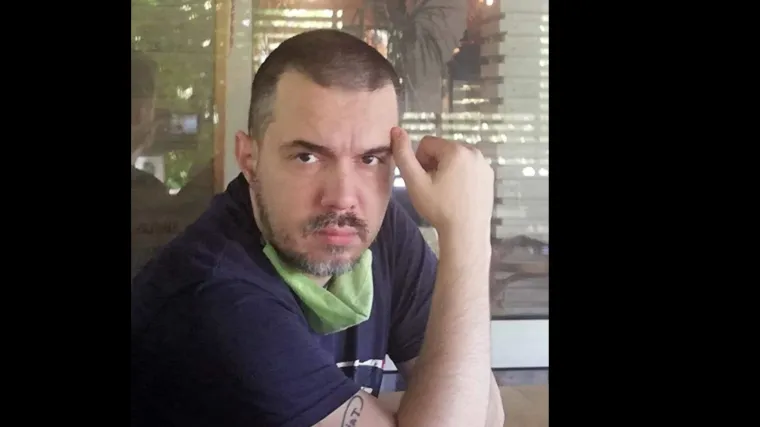 Tko je Bojan Tomović? Skinuo se na bakinom sprovodu i Hanki Paldum slao 'proste' fotografije