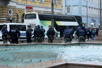 Češki navijači uništavali oko Zadra da hrvatskim navijačima vrate istom mjerom zbog Praga