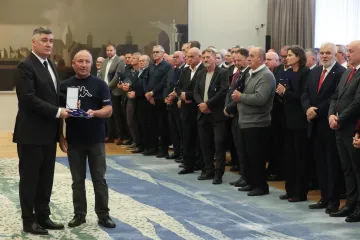 Samo jedna doza može spasiti tri ljudska života: Milanović odlikovao 160 dobrovoljnih darivatelja krvi