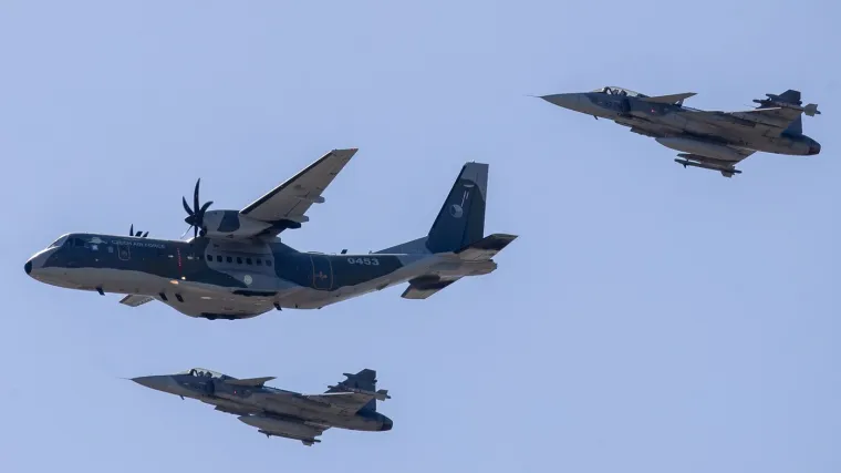 Dva ruska vojna zrakoplova upala u zračni prostor NATO-ove članice! Podignuti saveznički avioni