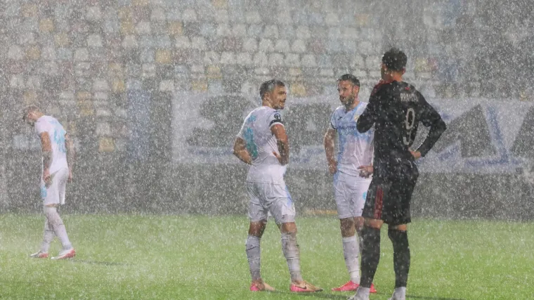 Kaotična večer službeno završila: Utakmica se ne nastavlja!