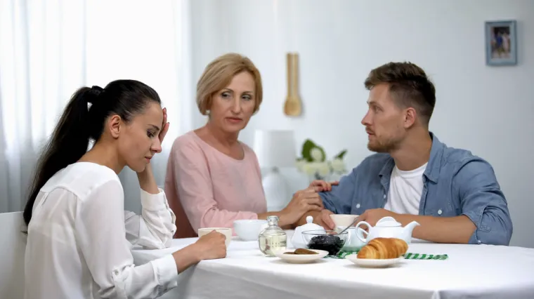 Svekrve rođene u ovim znakovima su najveće zmije: Guraju nos u sve i pokazuju agresije