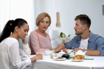 Svekrve rođene u ovim znakovima su najveće zmije: Guraju nos u sve i pokazuju agresije