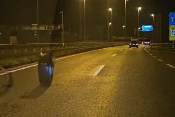 Nevjerojatna scena u tunelu: S kamiona ispala dva kotača, sve su snimile kamere