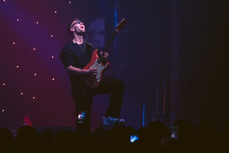 Kako je Jan Jakovljev odlučio riskirati svoj uredski posao i postao traženi glazbenik