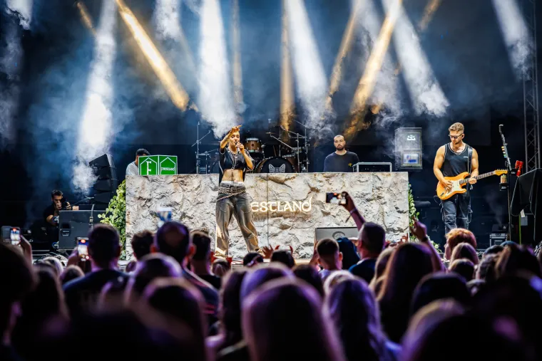 Kako je Jan Jakovljev odlučio riskirati svoj uredski posao i postao traženi glazbenik