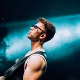 Kako je Jan Jakovljev odlučio riskirati svoj uredski posao i postao traženi glazbenik