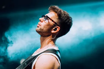 Kako je Jan Jakovljev odlučio riskirati svoj uredski posao i postao traženi glazbenik