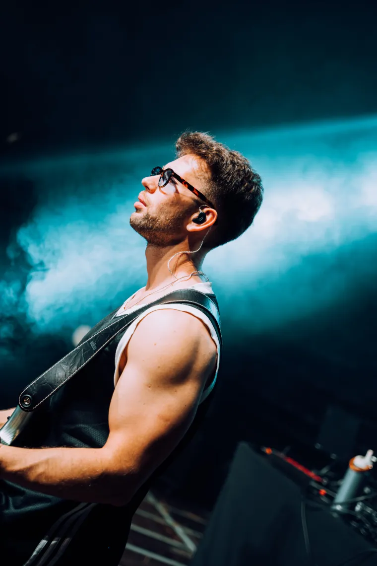 Kako je Jan Jakovljev odlučio riskirati svoj uredski posao i postao traženi glazbenik