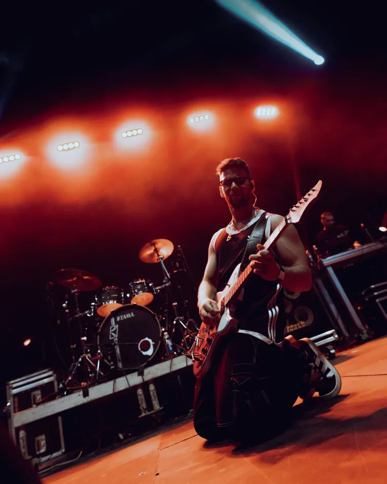 Kako je Jan Jakovljev odlučio riskirati svoj uredski posao i postao traženi glazbenik