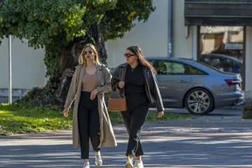 Ovako nešto rijetko se viđa u Karlovcu: Plavuša i brineta očarale prolaznike u centru grada