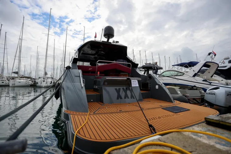 Ploveće vile i luksuzni automobili u Biogradu: Evo koliko košta tjedan odmora na ekskluzivnom brodu