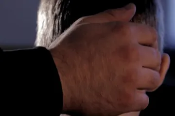 Psihijatar otkrio mračnu taktiku pedofila kojom drže dijete u šaci: 'Ovo zlostavljači rade'