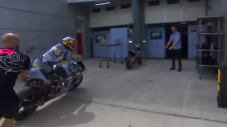 Vozač se nije uspio zaustaviti u boksu, rodila se urnebesna snimka