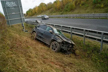 Pretjecao više auta pa izgubio kontrolu: Uslijedio stravičan frontalni sudar, troje mrtvih