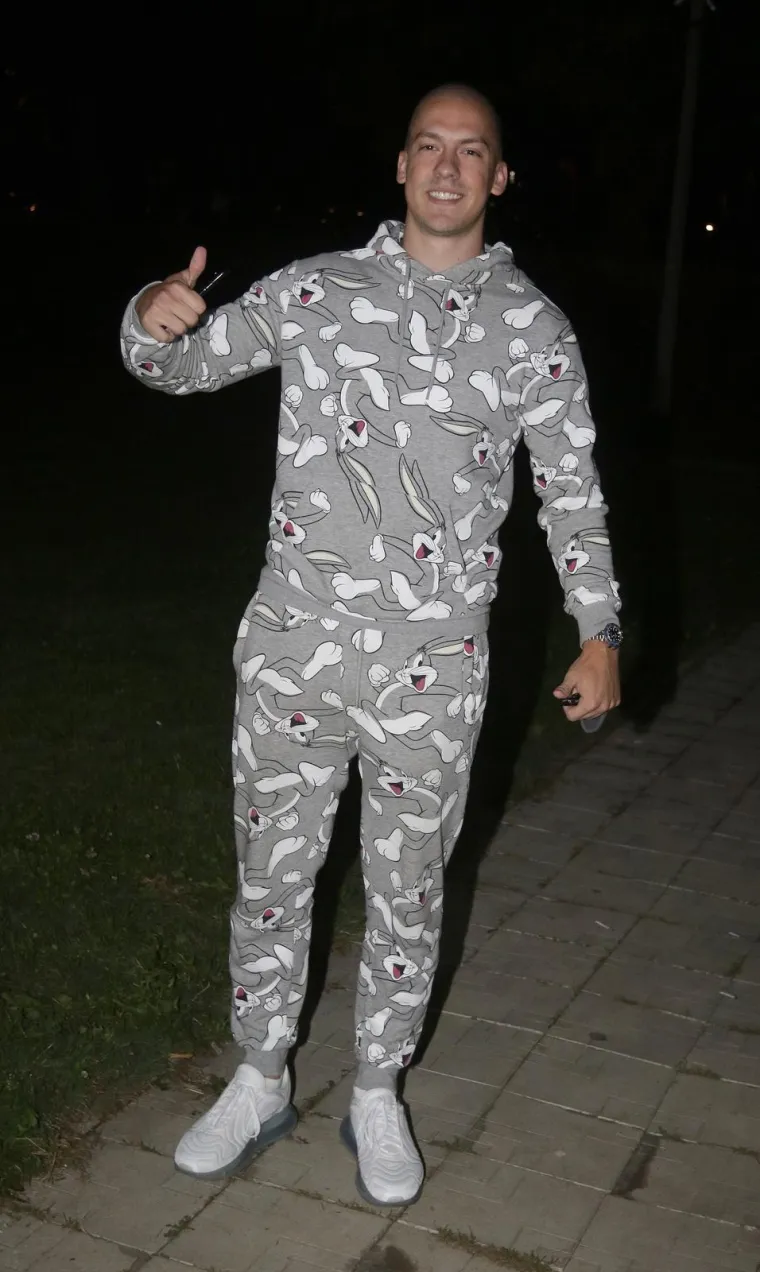 Baka Prase se ženi? O njegovoj novoj djevojci bruji internet, uspoređuju je s Pamelom Anderson