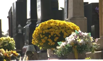 Cvjećari rade dan i noć, skuplje je, ali se kupuje: Provjerili smo cijene aranžmana i svijeća