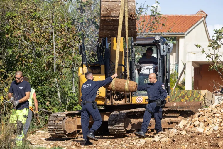 Stravičan pronalazak na gradilištu! Bomba od 223 kg onesposobljena kod Pule: Pogledajte fotografije akcije