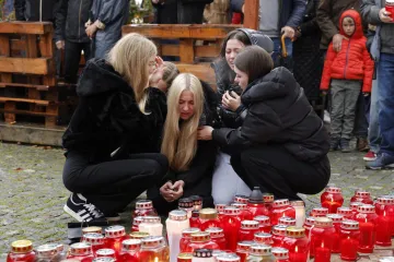 Neizreciva bol i svijeće za ubijenog oca... Slike iz Slovenije lome srca