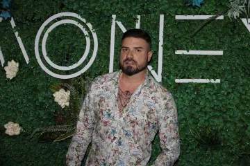 Poznati reper iz susjedstva u tajnosti oženio zagonetnu djevojku crne duge kose