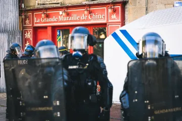 Izvadio ručnu bombu u restoranu, u džepu držao nož i votku: Policajci ga upucali