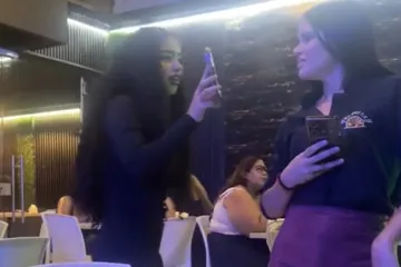 Optužila je konobaricu da joj je pokušala zavesti dečka i priredila kaos koji je sve zaprepastio