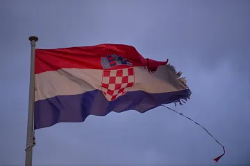 Hrvatsku zastavu spalio u peći i objavio snimku: Pazite koliko prijava ima od ranije