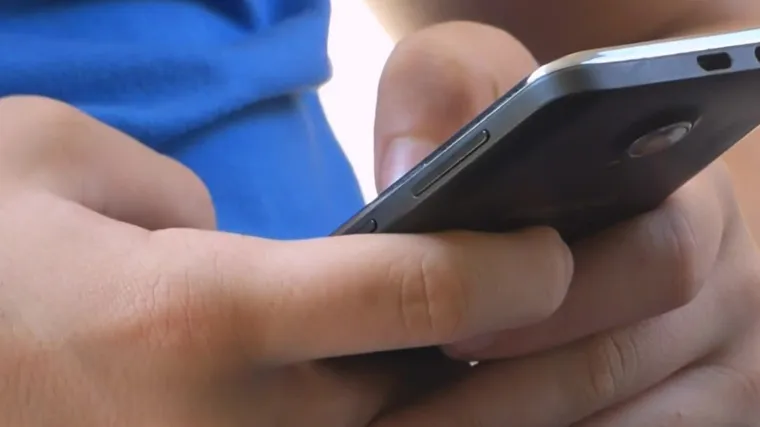 Odzvonilo mobitelima u osnovnim školama, zastupnica upozorila: 'Vrište ako im ga uzmete'