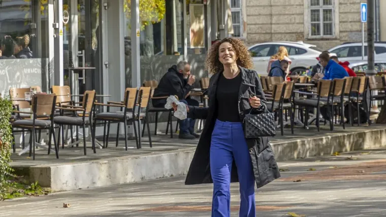 Kovrčava dama je osmijehom oborila prolaznike u Karlovcu: Nitko nije ostao ravnodušan