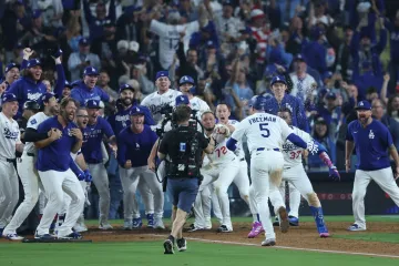 Dodgersi izdržali maraton od sedam sati i napravili povijesni iskorak prema naslovu