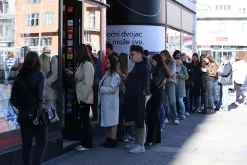 Ludnica za Thompsonom: Redovi u Zadru i Zagrebu kilometarski zbog ulaznica