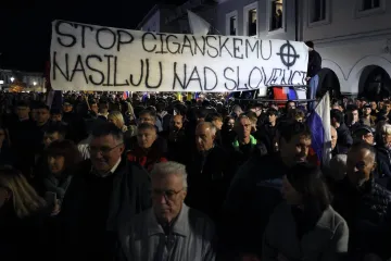 Incident u Novom Mestu, na prosvjedu se pojavili mladići u fantomkama: 'Izvikivali su ekstremističke poruke'